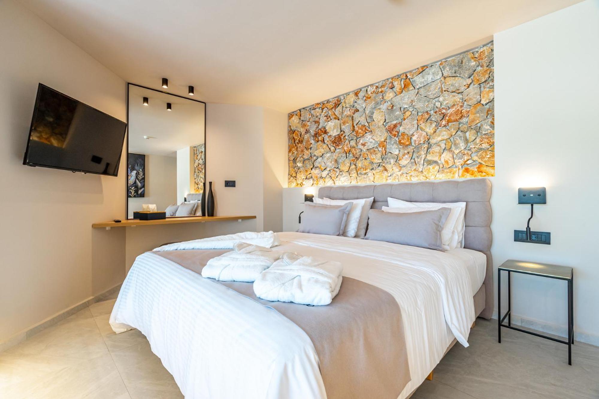 Pathos Seaside Suites Фалираки Номер фото